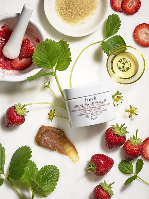 FreshBeauty's tweet image. #MaskHack: Leave on our cult-favorite Sugar Face Polish for 5-10 minutes for extra radiance. 🌟 #SundaySkincare bit.ly/2uW77S1