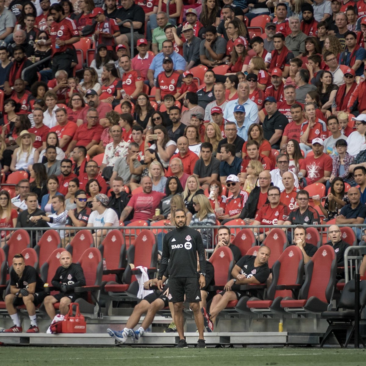 chant_photo's tweet photo. This team has a deep well. #RobinFraser #TORvsCOL #tfcLIVE #TorontoFC #COYR #BMOField #Soccer #Toronto #Canada #The6ix #TheBeautifulGame https://t.co/r8mJcwdc0N