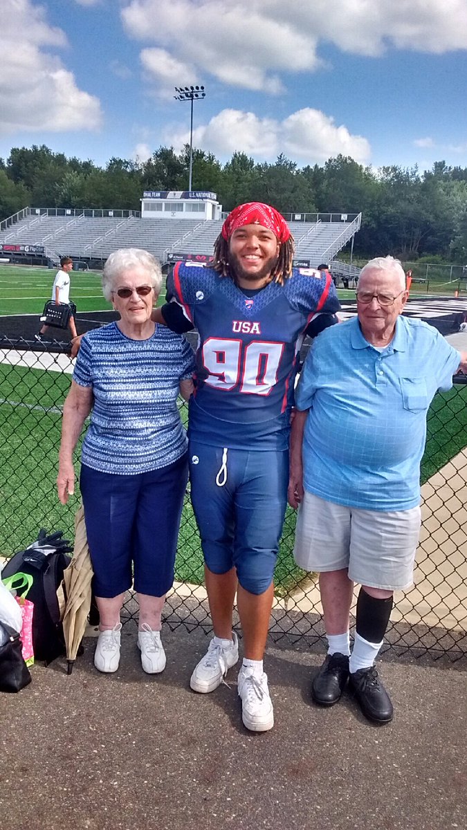 Be_My_Witness's tweet photo. Family and Football, what more could I ask for? https://t.co/T52vWLLVc0