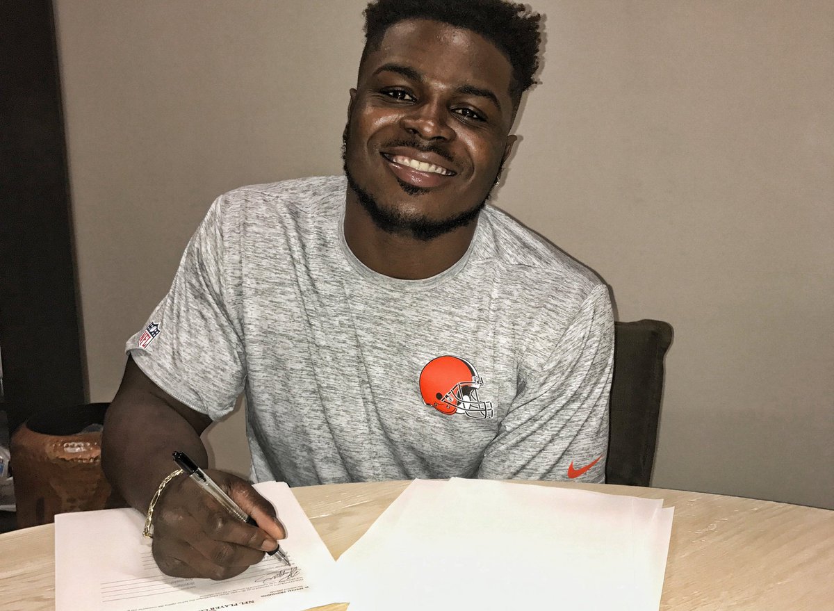 OFFICIAL.

<a href="/JabrillPeppers/">JP5</a> has inked his rookie contract!

Details » brow.nz/TZKfnt

🌶🌶🌶