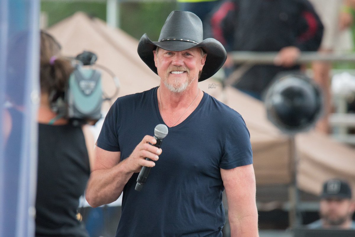 TCountrySource's tweet photo. Check out this AWESOME shot of @TraceAdkins from @CountryJam this weekend! #CountryJamUSA #TraceAdkins #JamWithTCS! ππ₯π
πΈ:@InActionPhotos https://t.co/zKCTU6gks5