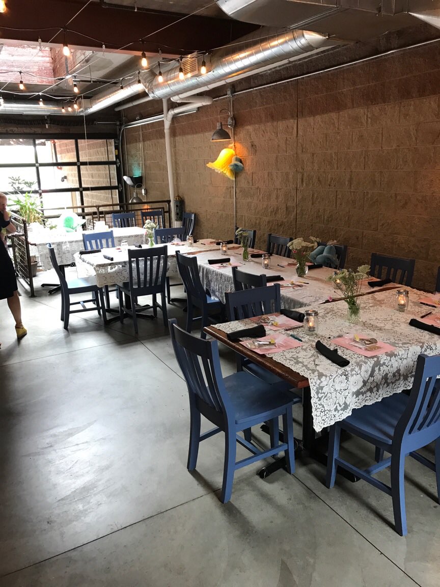 GiveawayConsult's tweet photo. @TheCanneryMkt Elegance meets Titletown with upscale menu, #cheesecurdheaven &amp; mimosas. Two thumbs up! https://t.co/hK1djxIAo3