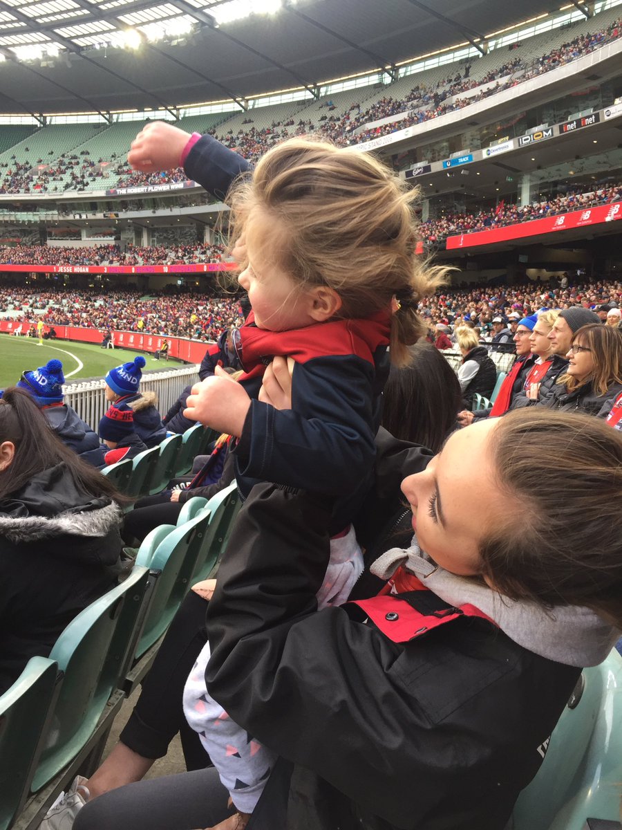 healthintolife's tweet photo. @melbournefc #jessehogan #hoganslittlehero #redandtheblue #heartbeatstrue #dadbondingtime #bestdayever https://t.co/F0wrD9QaVS