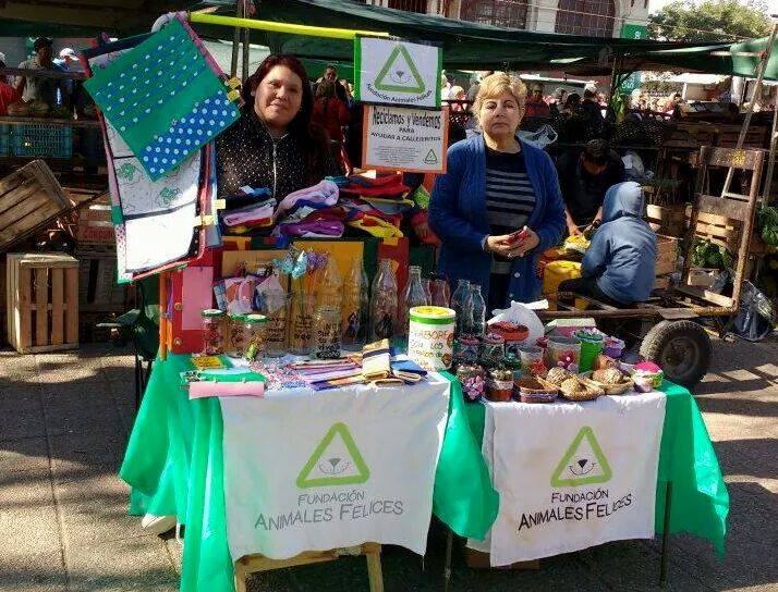 JuventudRA's tweet photo. Este Domingo estuvimos conversando en Plaza San Vicente con Tere de “ANIMALES FELICES” + info: https://t.co/Qo187lbLur https://t.co/Ua4mY67wOa