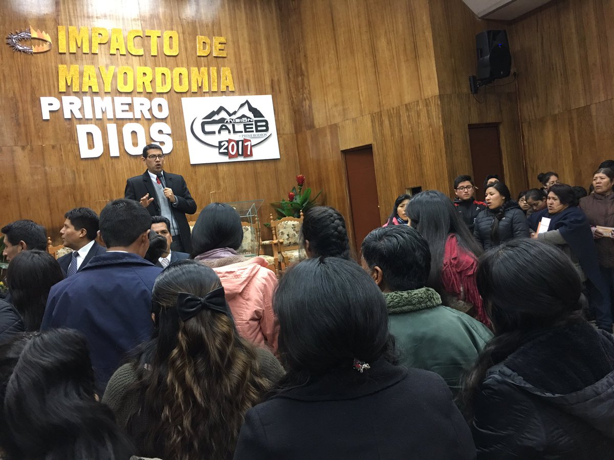 DerlyHuanca's tweet photo. Muchos hermanos aceptan el llamado del Pr @DanielVillarE para tener una vida de fidelidad. #PrimeroDios #CalebUPSur 2017 https://t.co/x2tWrg8RHG