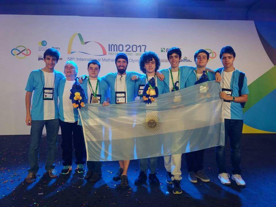 LANACION's tweet photo. La Argentina ganó la medalla de oro en la Olimpiada Internacional de Matemática https://t.co/dZggJFE34d https://t.co/zfWXvdLbcS