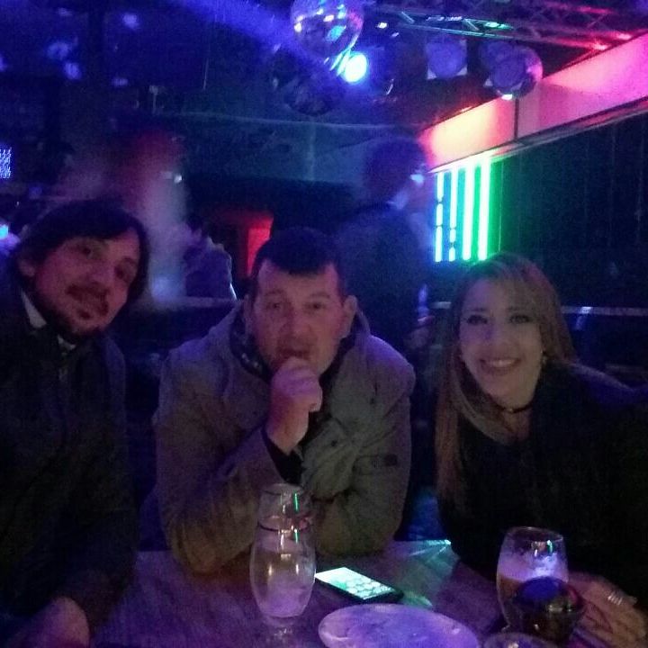 2010Clauhot's tweet photo. #BORGUES#AMIGOS#SÁBADO 💋👢👗😍 https://t.co/1xLI6Roo9W