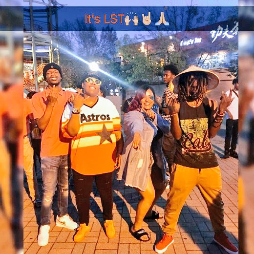 trestheindigo's tweet image. WHAT A BRIGHT FUTURE 😎✨ENJOY RIGHT NOW 🥀🌧🌻#STYLST #LST #CHINATOWN #CHICAGO