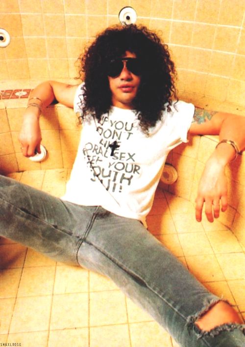 Feliz cumpleaños a esta bestia humana dueña de todas mis tangas, HAPPY FUCKING BIRTHDAY SLASH!  