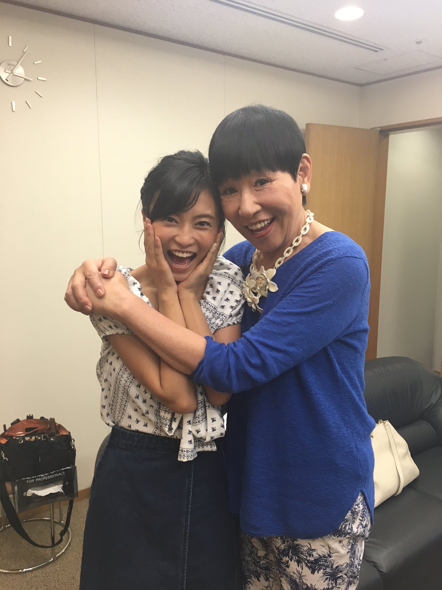 和田アキ子 Ako50th 公式 ホリプロ後輩写真 第四弾 番組違うのに 遊びに来てくれました ホリプロタレントスカウトキャラバン から何年経つのかな 物凄く頑張っていて嬉しいです 小島瑠璃子 こじるり Ako50th T Co Zw372ryudo