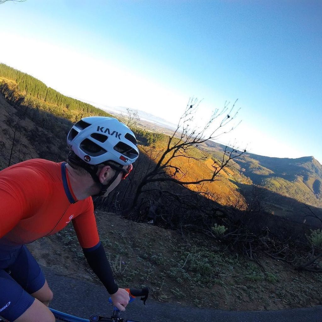 wearebikemob's tweet photo. Hurty and Verty. Just the way I like it ✊🏻 #ForeverClimbing #HurtyAtFourThirty #HurtyAndVerty #Sunsetfade #KitSpir… https://t.co/GIxUK0RBrg https://t.co/Wq8TR70b8H
