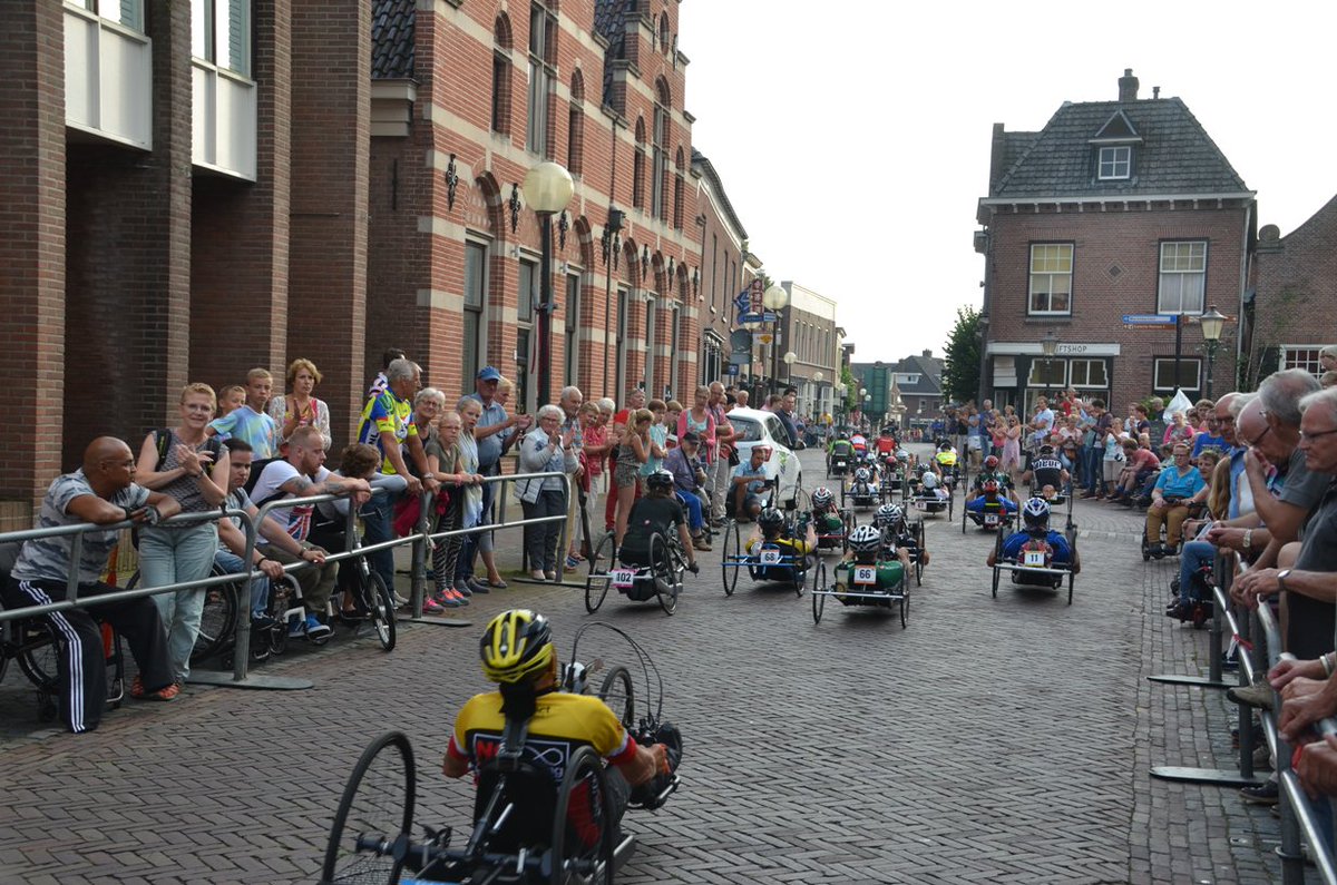 Vanavond wordt de  Twentse Rolstoelvierdaagse in Delden geopend met het criterium. Kom de sporters aanmoedigen! owl.li/Bqcf30dR3Uy