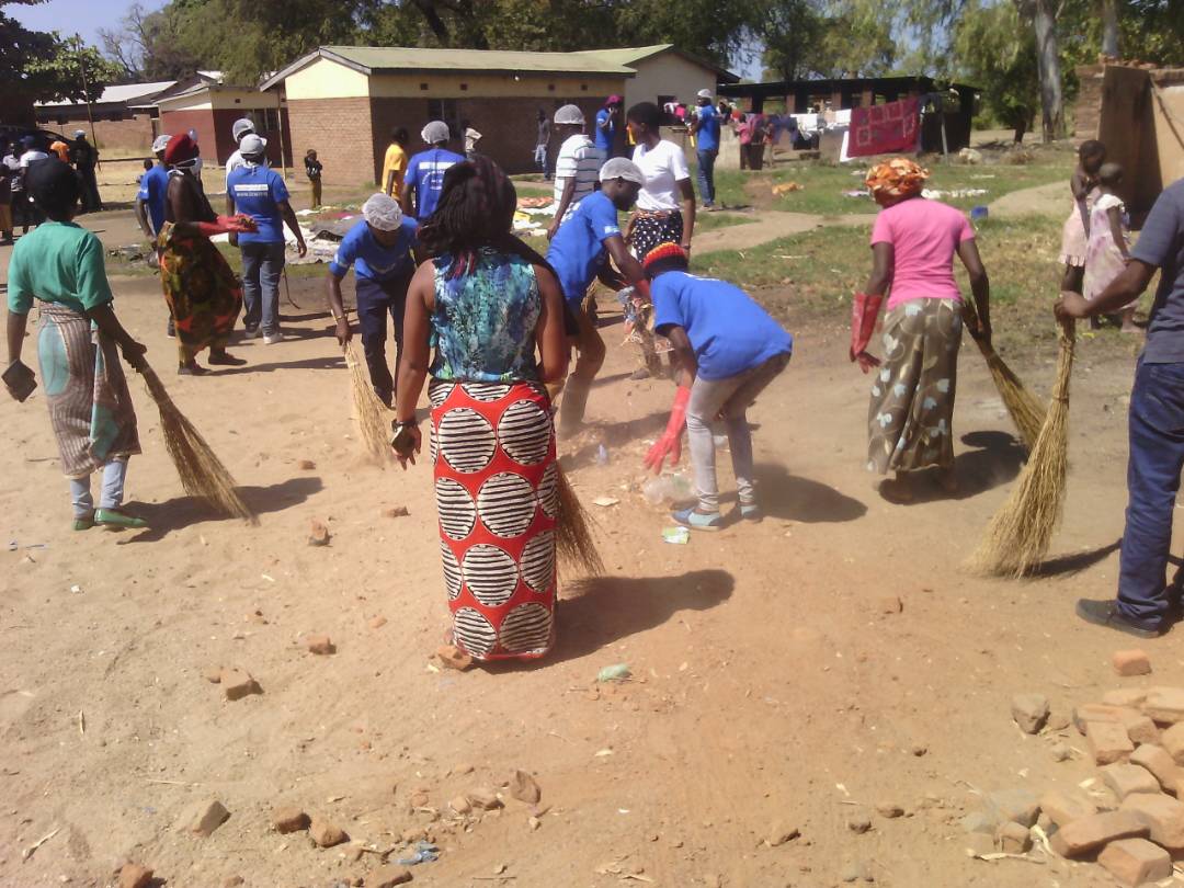 UNVMalawi's tweet photo. #UniversityScheme showing progress, @mzuni1 volunteers cheered refugees and cleaned the surrounding at Karonga Camp #V4globalGoals https://t.co/zmQYcbPp9O
