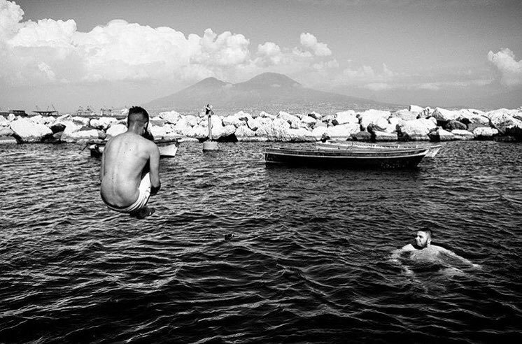 Igers_Napoli's tweet photo. Lunedì : 
La cosa che non siamo più quelli pericolosi un pó mi dispiace. Peró noi Napoletani coltiviamo la passione per gli sport estremi..… https://t.co/RJfYoCCrrK