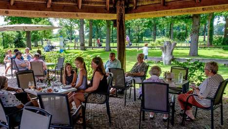 adacredactie's tweet photo. Hoeve Groot Zandbrink in Leusden: theetuin in de natuur https://t.co/uxPre5JX28 #terras033 https://t.co/0GXQ09lCLI