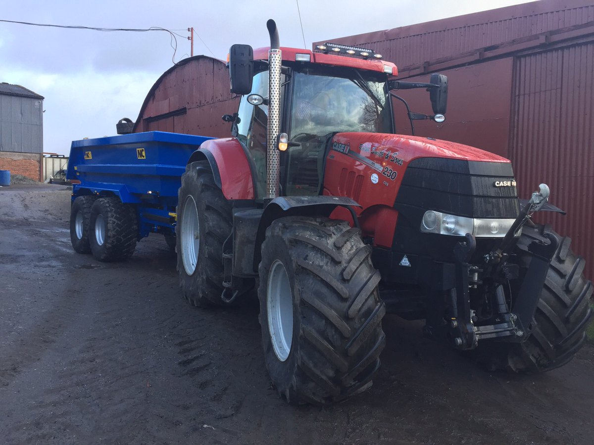 davidsmith620's tweet photo. Case puma 230 CVX 🚜🚜🚜💨💨💨 #powerfulltractor #cvx @CaseIH_UK_IRE https://t.co/JEPDzTJlll