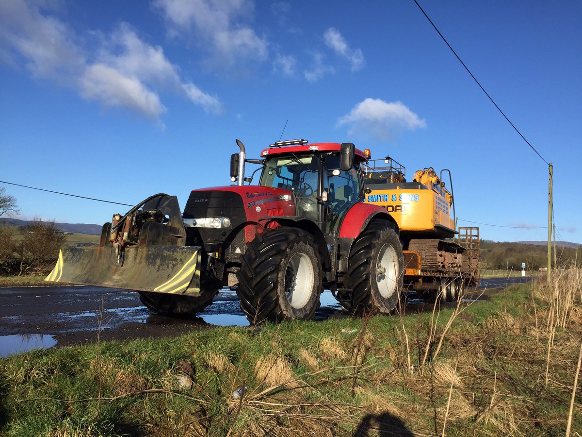 davidsmith620's tweet photo. Case puma 230 CVX 🚜🚜🚜💨💨💨 #powerfulltractor #cvx @CaseIH_UK_IRE https://t.co/JEPDzTJlll