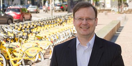 <a href="/RaineHermans/">Raine Hermans</a>: Kännykkäbuumia ei osattu ennustaa – käykö liikkumispalveluiden murroksessa samoin? #kansanliike