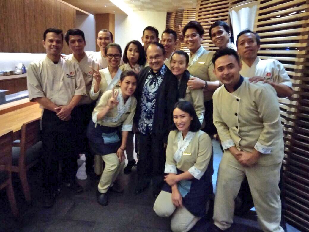 SenayanGolf's tweet photo. Thank you Mr B.J. Habibie for coming to #Takumi. It was such an honor to serve you 😊 #TheMAJSenayan #JapaneseResto https://t.co/u17iRmTNBz