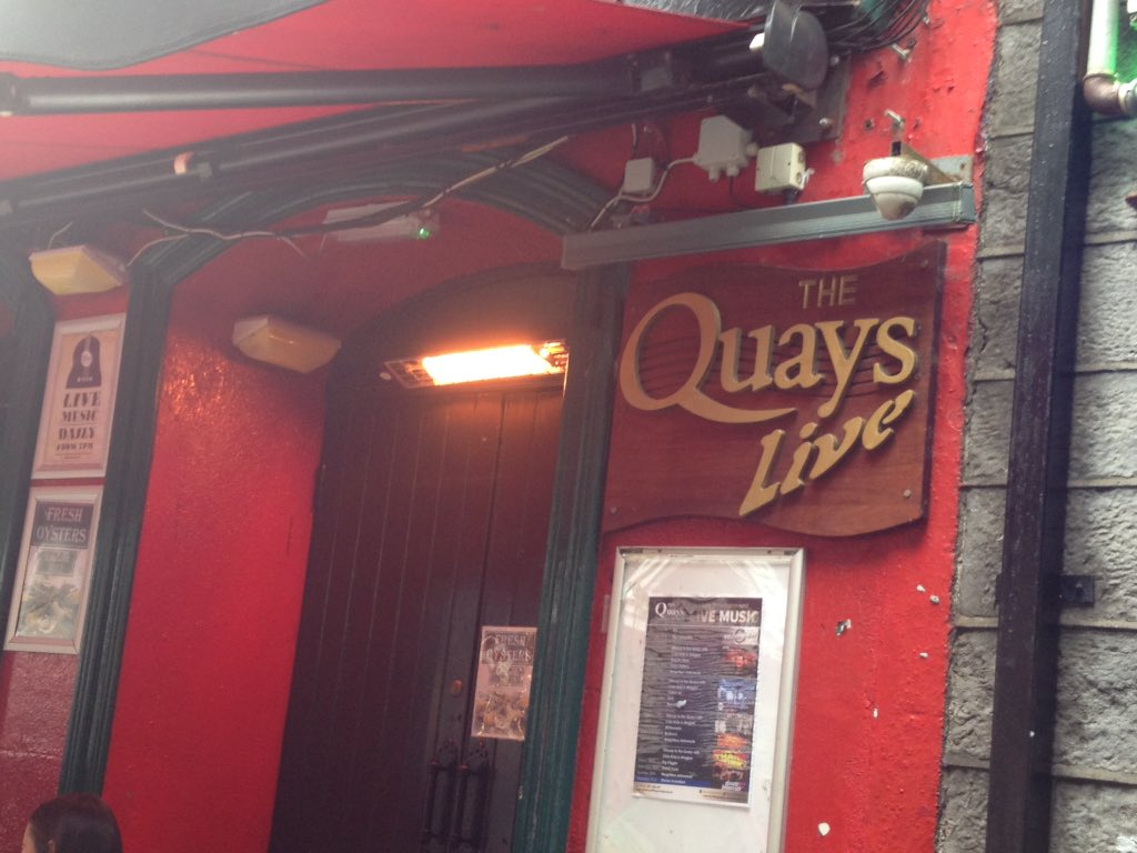 MiegImke's tweet photo. Wenn Alte Kirchräume auf traditionellen Pub treffen #beeindruckend #Galway #Ireland #cider https://t.co/GTF35KUHIh