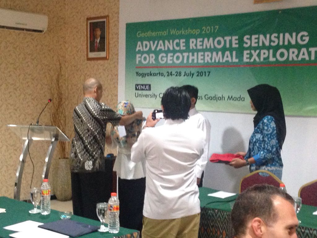 Tia_den_Hartog's tweet image. The 2nd Advanced Remote Sensing Geothermal Exploration training has started today with 18 participants. #GEOCAP #Indonesia #Netherlands