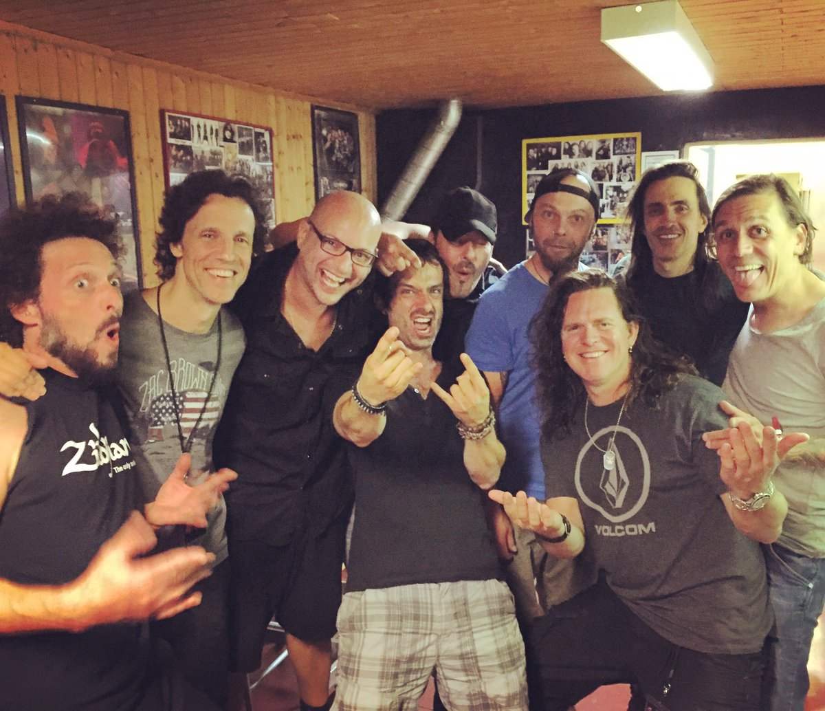 supergilbi's tweet photo. This was @ExtremeBand #maxxwell @garycherone @nunobettencourt #patbadger #kevinfiguereido #rock #metal #swiss #z7 #ultimatefanboymodus 😂 https://t.co/f7kPB2G0l0