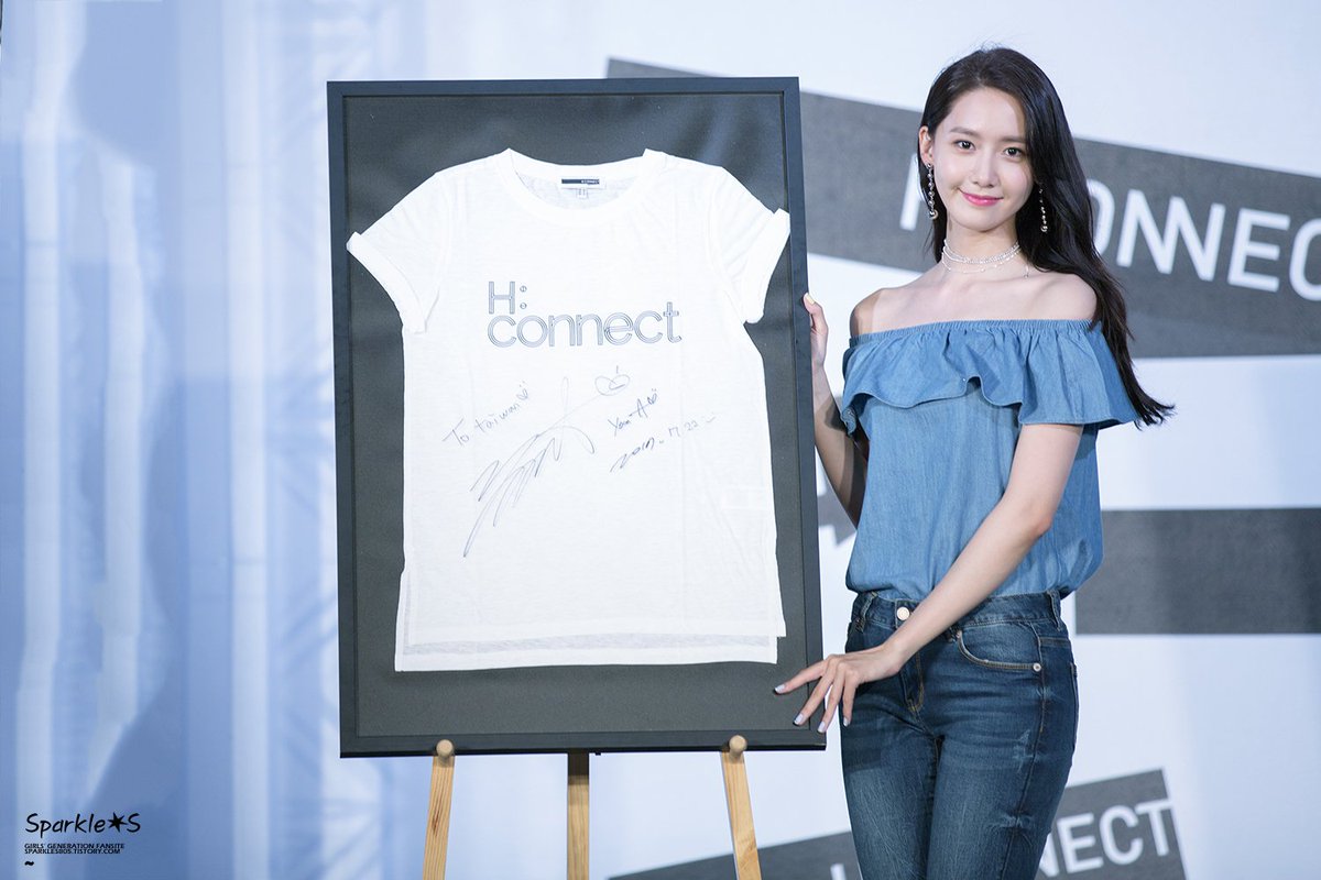 [PIC][22-07-2017]YoonA khởi hành đi Đài Loan để tham dự buổi Fanmeeting cho thương hiệu "H:CONNECT" vào hôm nay - Page 2 DFeAci0XkAMXQNj