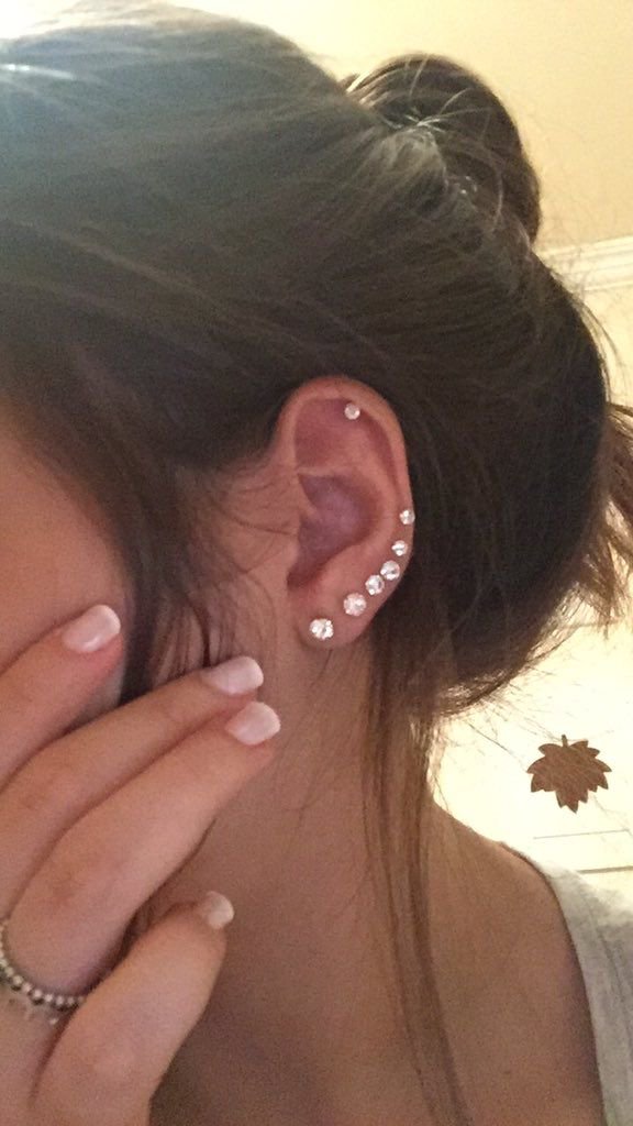 Earrings tweet media