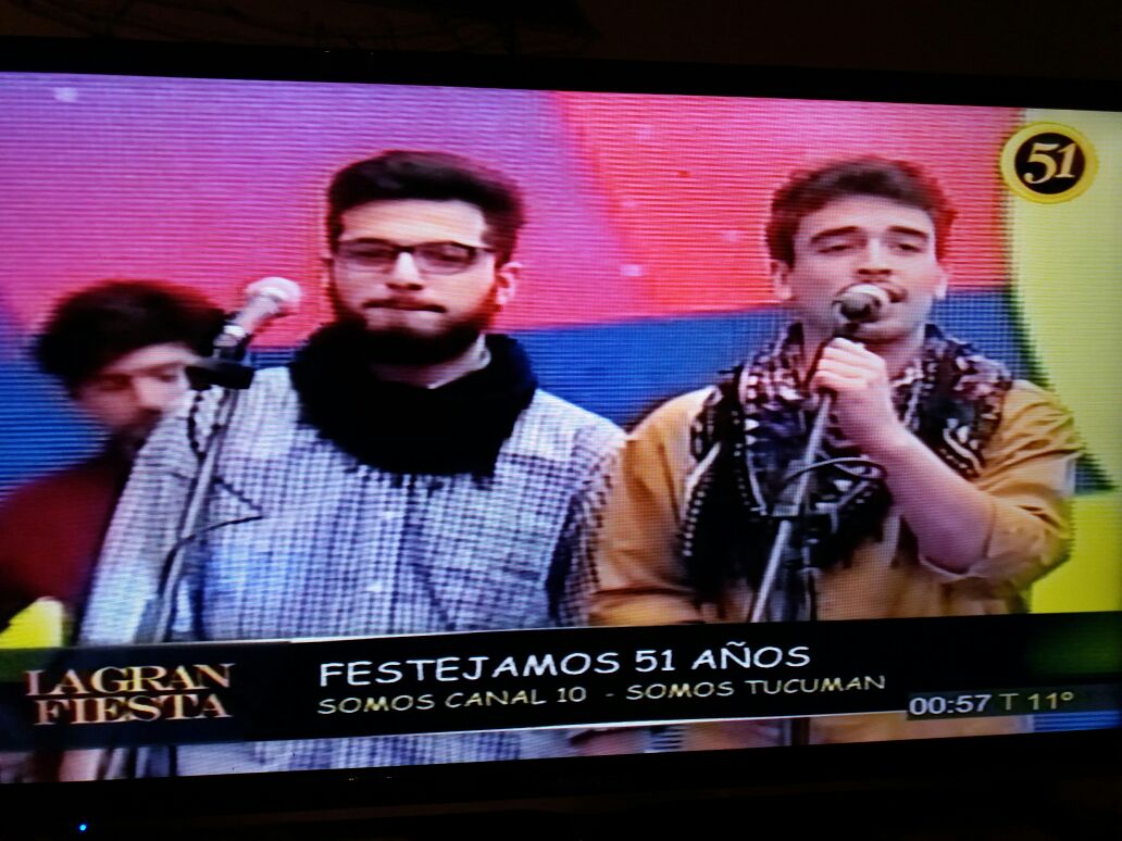 CauseMusica's tweet photo. Anoche cantando en el cumpleaños N° 51 de #Canal10!! https://t.co/UxVAFSGsp3