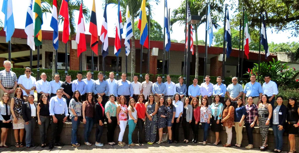 MonicaAlonsoF's tweet photo. Gran experiencia haber sido parte de la Generación 32 de programa #ILGO2017
GRACIAS Presidentes @rsolanourban y @eguillen_m https://t.co/2iEKgrY8gq