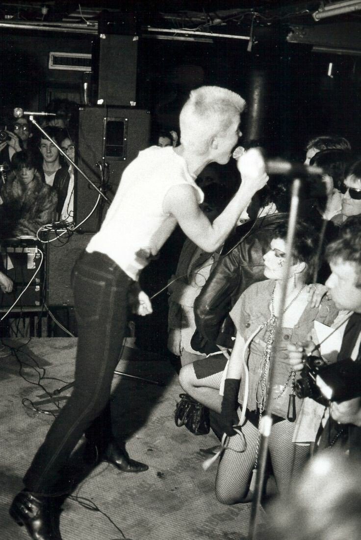 zzzkpdzzz's tweet photo. Generation X @ The Roxy Punk Club, London, early ‘77.
#punk #punks #generationx #billyidol #theroxyclub #theroxy #40years #40YearsOfPunk https://t.co/OAdusmE5S8