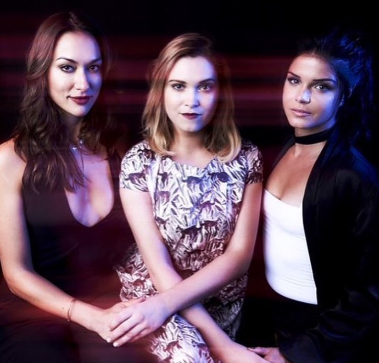 RacheIAdams's tweet photo. Serving looks w/ the gals. https://t.co/UlTZNxzVxh