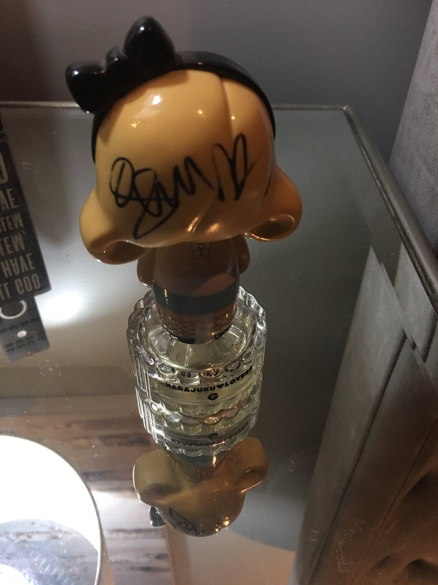 AnaheimLALori's tweet photo. @gwenstefani Day #10 Gwen signed @HarajukuLovers G perfume at Fundraiser Tea Party in 2011 So Much Fun ! #truth365 https://t.co/FM8e91yjSU https://t.co/GV70ZcBCuu