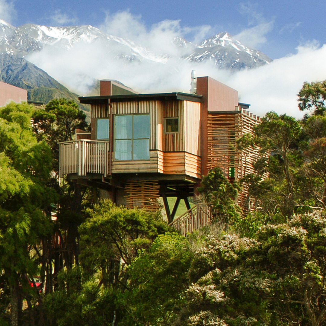 HapukuLodge's tweet photo. We can't get enough of those snowy mountains and are soaking it all in while we can! #hapukulodge #treehouse #luxurylodgesnz #newzealand https://t.co/aA4mAVhBlm