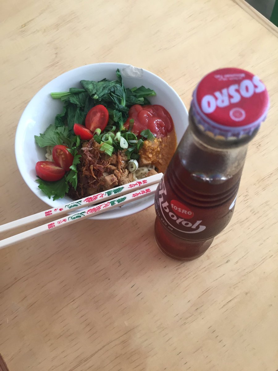 kocho_37's tweet photo. Apapun makanannya minumnya teteup ! https://t.co/rzkOvVtjLT