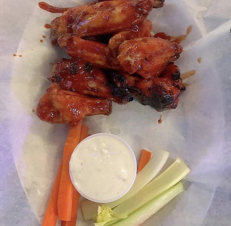 kelleatsworld's tweet photo. House hot > buffalo hot #buddhabeerbar #chickenwings #househotsauce #nomnom #nyceats #washingtonheights #yummy https://t.co/VlFoZbSE9t