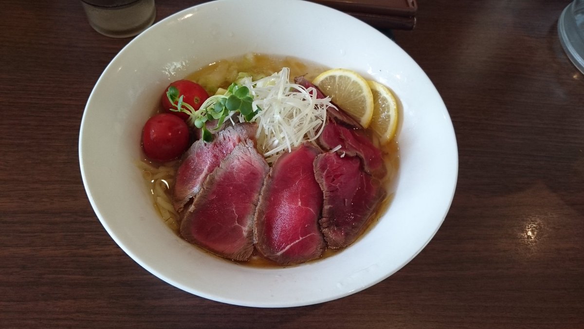 HatchiMavel's tweet photo. 麺部屋 綱取物語 真栄店 札幌市清田区
涼麺 牛肉のタタキ
商談前に まず一杯 北海道もこの時期は冷やしやってるから嬉しい 魚介系のあっさり出汁 麺は平打ちストレート 
さぁ仕事仕事 https://t.co/ifFL5AHIUr