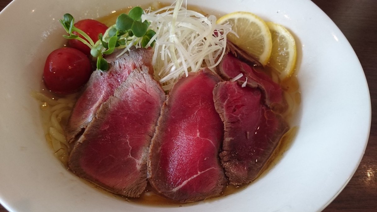 HatchiMavel's tweet photo. 麺部屋 綱取物語 真栄店 札幌市清田区
涼麺 牛肉のタタキ
商談前に まず一杯 北海道もこの時期は冷やしやってるから嬉しい 魚介系のあっさり出汁 麺は平打ちストレート 
さぁ仕事仕事 https://t.co/ifFL5AHIUr