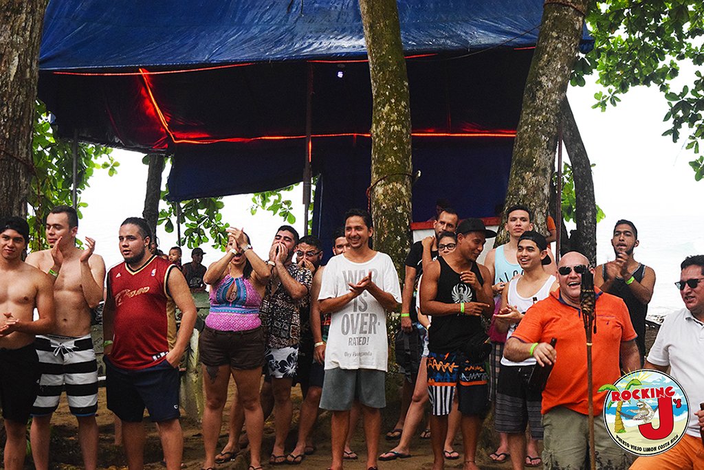 rockingjshostel's tweet photo. #RockingJsHostel #hospedaje #privatebathroom #campingtent #malavares #algodiferente #playa #beach #partynight #party #turismo #mochileros https://t.co/pt8XuVOwMP