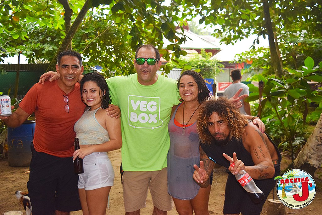 rockingjshostel's tweet photo. #RockingJsHostel #hospedaje #privatebathroom #campingtent #malavares #algodiferente #playa #beach #partynight #party #turismo #mochileros https://t.co/pt8XuVOwMP