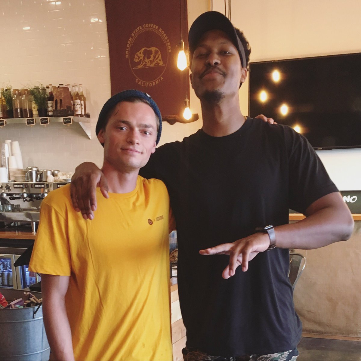 DjDYeager's tweet photo. @berleezy came into my work today 🙏🏻 Hyped to meet my fav YouTuber LETS GET IT #eezygang https://t.co/O9MP8YVe3e