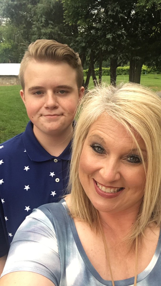 MelissaStarsA's tweet photo. Happy 16th Birthday Landon! I love you! https://t.co/fCjNuCdq2t