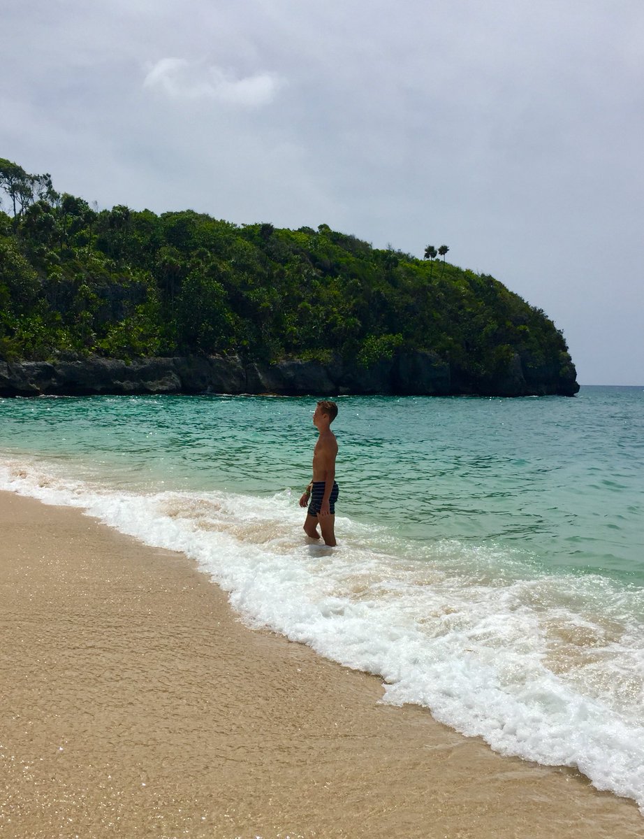 chriisbush's tweet photo. Jamaica was fun 🇯🇲 https://t.co/1mgHlb7sId