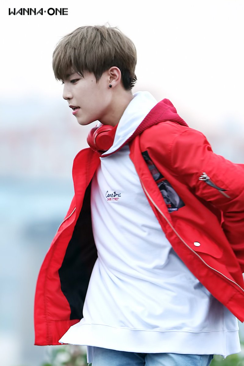 WannaOne_twt's tweet photo. Wanna Oneㅣ티저무비 #8 박우진(댄스 ver.)
티저무비 비하인드 스케치를 공개합니다❣

#WannaOne #워너원 #Wannable #워너블 #강다니엘 #박지훈 #이대휘 #김재환 #옹성우 #박우진 #라이관린 #윤지성 #황민현 #배진영 #하성운 https://t.co/QIdDxj2xSM