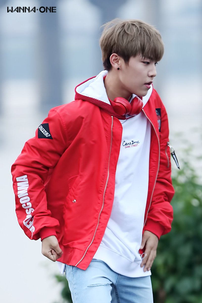 WannaOne_twt's tweet photo. Wanna Oneㅣ티저무비 #8 박우진(댄스 ver.)
티저무비 비하인드 스케치를 공개합니다❣

#WannaOne #워너원 #Wannable #워너블 #강다니엘 #박지훈 #이대휘 #김재환 #옹성우 #박우진 #라이관린 #윤지성 #황민현 #배진영 #하성운 https://t.co/QIdDxj2xSM