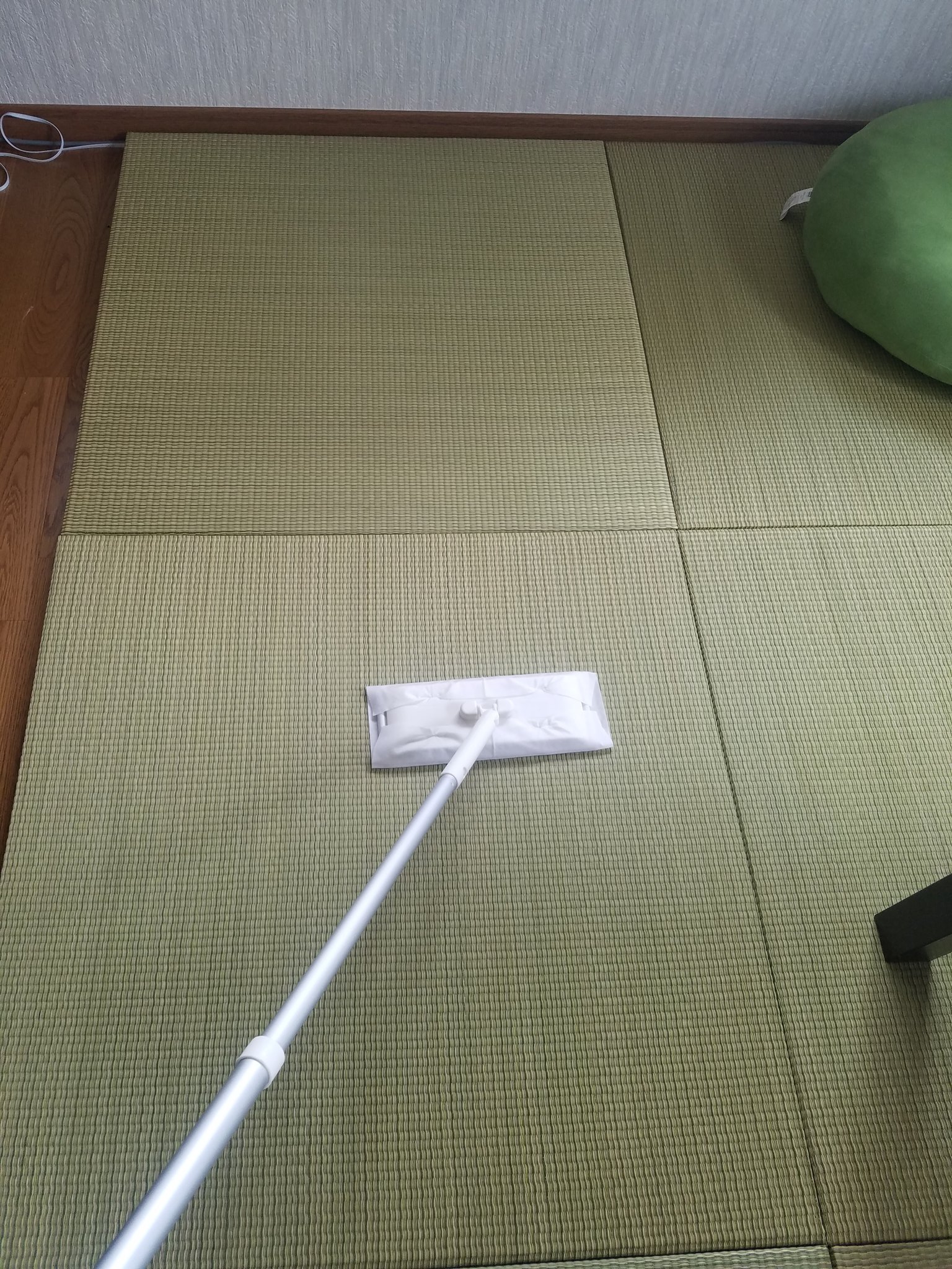 あきびあ 掃除 ユニット畳 濡れ拭き クイックルワイパー 妊娠中 屈むの辛い 明日から家族で旅行に行くので 部屋中の掃除してます クイックルワイパーで畳も拭いちゃう 笑 もちろんキレイな1番拭きよ 掃除機も良いけどこれが意外にキレイになるん あきびあ 掃除 ユニット畳 濡れ拭き クイックルワイパー 妊娠中 屈むの辛い 明日から家族で旅行に行くので 部屋中の掃除してます クイックルワイパーで畳も拭いちゃう 笑 もちろんキレイな1番拭きよ 掃除機も良いけどこれが意外にキレイになるん