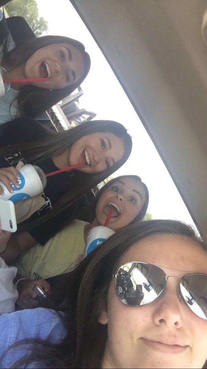 EmmaBaugh's tweet photo. Happy bday Ashlyn!! ❤️🎉 Plz don't go back to Tennessee :( https://t.co/hkuvGDFGsr