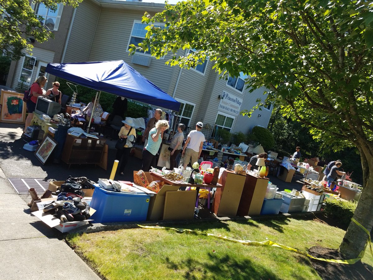 Princeton_LEC's tweet photo. @Princetonalf our garage sale was crazy fun &amp; a successful adventure for #Alzheimers #FrontierCulture https://t.co/nTEJqEMLed