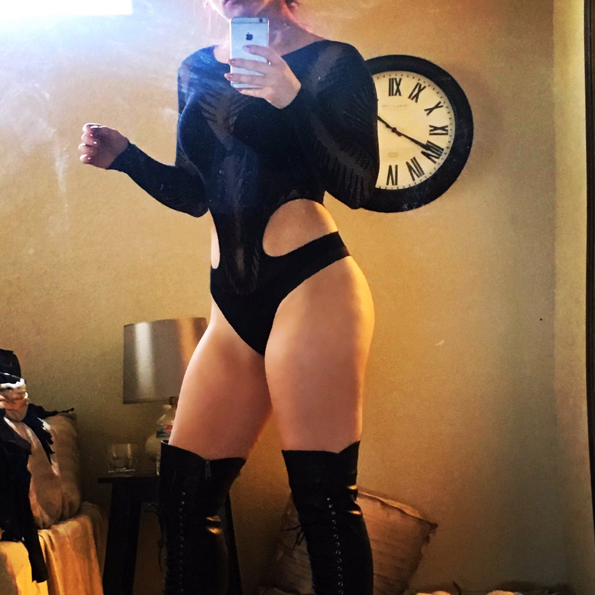RealEvaSteele's tweet photo. #sturgis I'm comin for ya. 🤘🏼🖤 #sturgisrally #77thsturgismotorcyclerally https://t.co/kcLOiOL8Qn