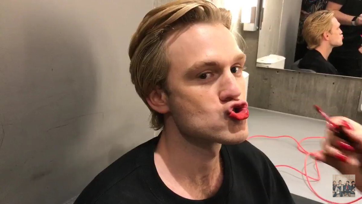 bandsftbaes's tweet photo. THIS is my happiness
this IS my everything 
This is the reason why I smile everyday 
this is the TRISTAN of my life.❤
@TheVampsTristan😍😘💘 https://t.co/I8lmDUtldI
